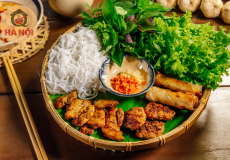 Bún chả Hà Nội Quận 1 – Chuẩn vị phố cổ tại Quán Quê Hà Nội