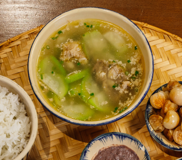 Bí xanh hầm xương